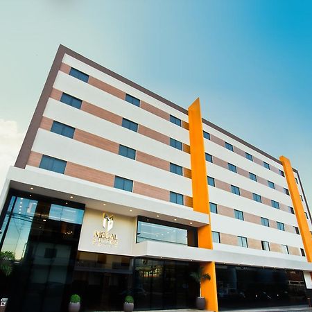 Megal Suites Hotel Ciudad del Este Exterior photo